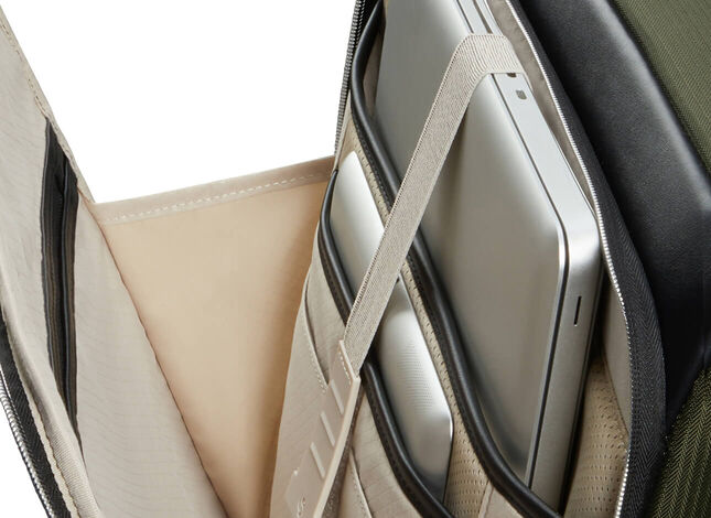 Compartimento frontal easy access