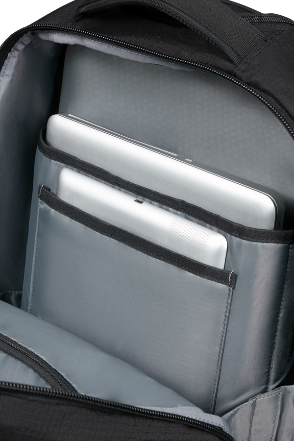 Samsonite Roadseeker Laptop Backpack with wheels 17.3''  Deep Black Samsonite Roadseeker Laptop Backpack with wheels 17.3''  Deep Black