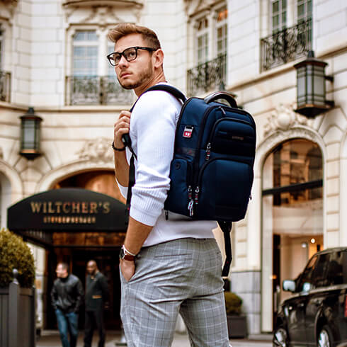 PRO-DLX5 - La última generación de la colección más vendida de Samsonite Business Collection se ha rediseñado para hacer frente a las exigencias de los viajeros de negocios frecuentes.