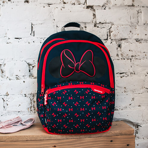 Disney Ultimate 2.0 - Para las adolescentes, la moda se une a la diversión con nuestra espectacular mochila Minnie Neon.