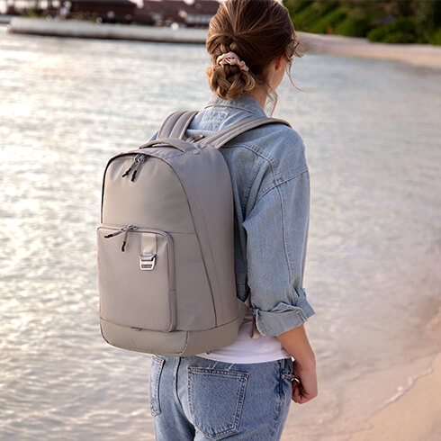Descubre el mundo con nuestra colección urbana lifestyle Midtown, encontrarás mochilas y bolsas de viaje con ilimitadas opciones de equipaje.