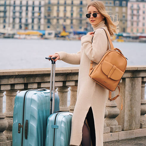 Influencer @clea_cartier steals the scene in Geneva with our Ice Blue Cosmolite suitcase.